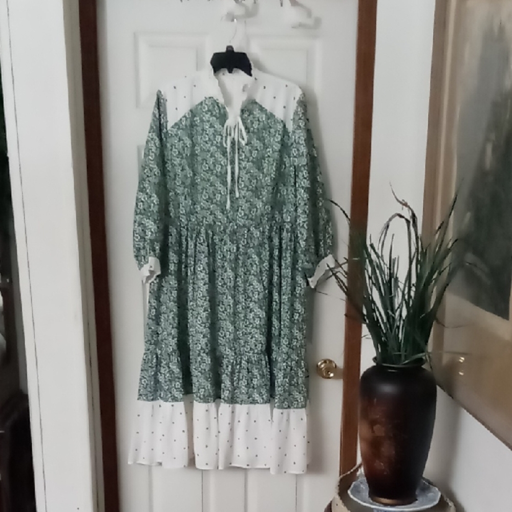 Dainty Jewells Green and White Long Sleeve Dress